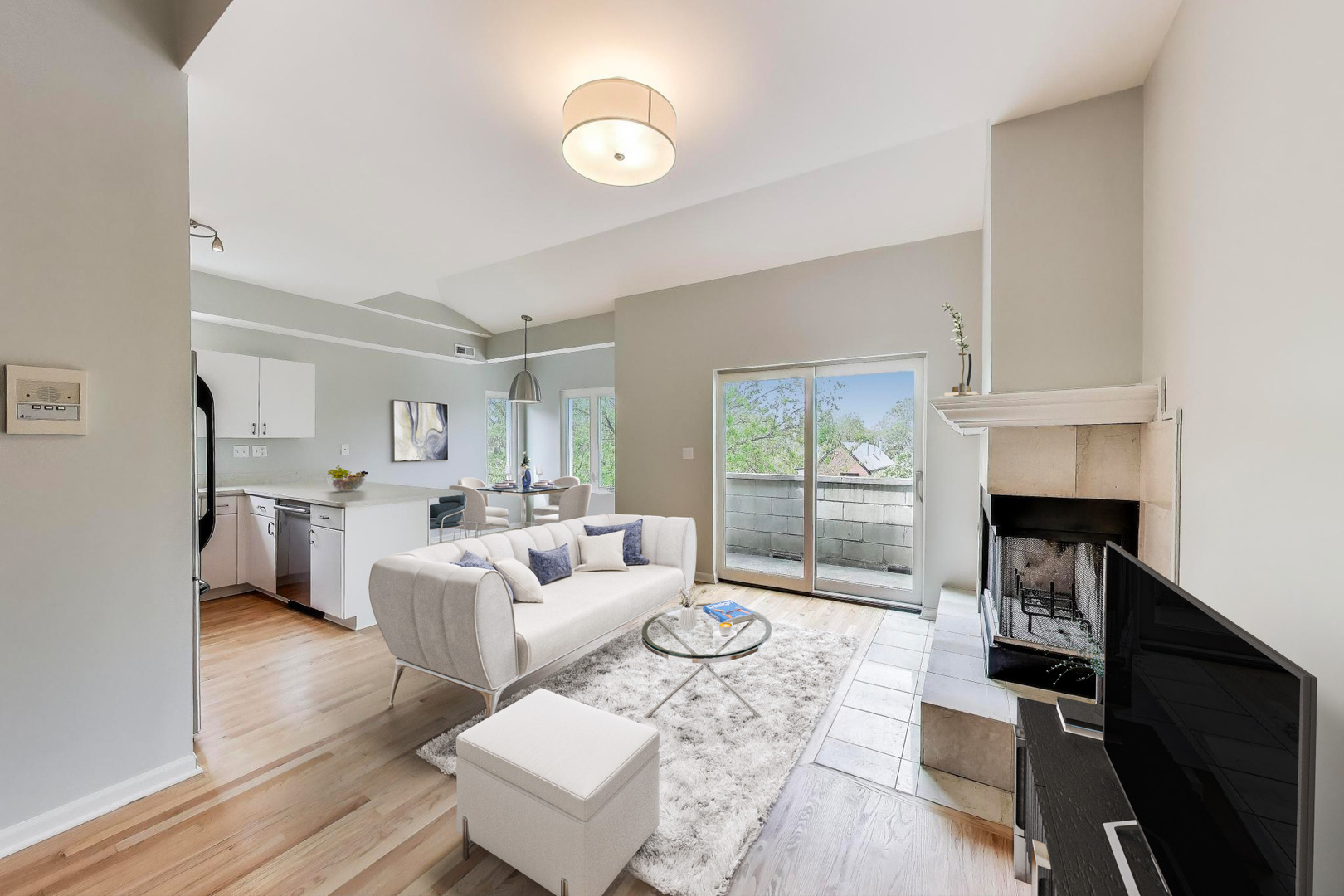 2136 W Evergreen Avenue 3B