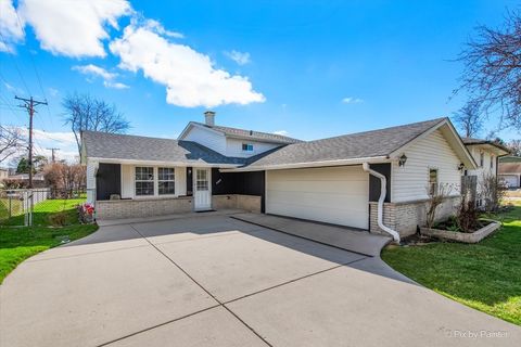 Photo of 1411 Jill Court, Glendale Heights, IL 60139 (MLS # 12593914)