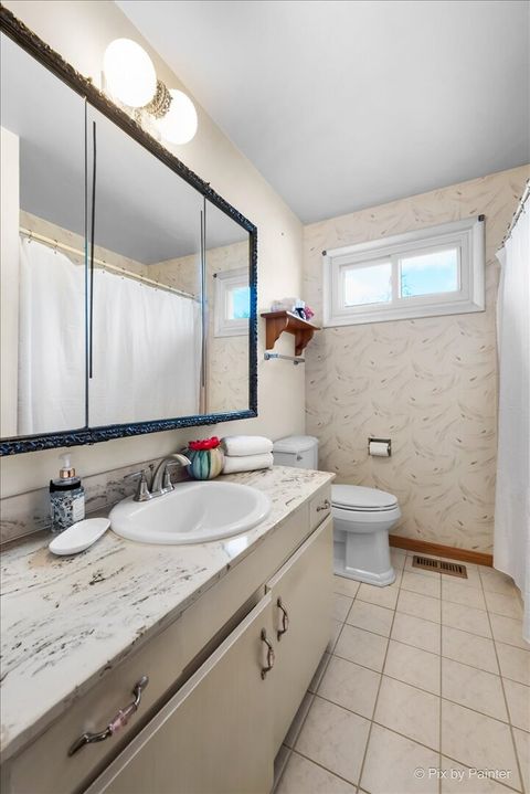 Tiny photo for 1411 Jill Court, Glendale Heights, IL 60139 (MLS # 12593914)