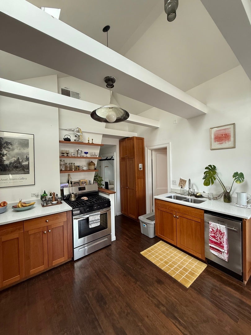 1928 W Barry Avenue 2
