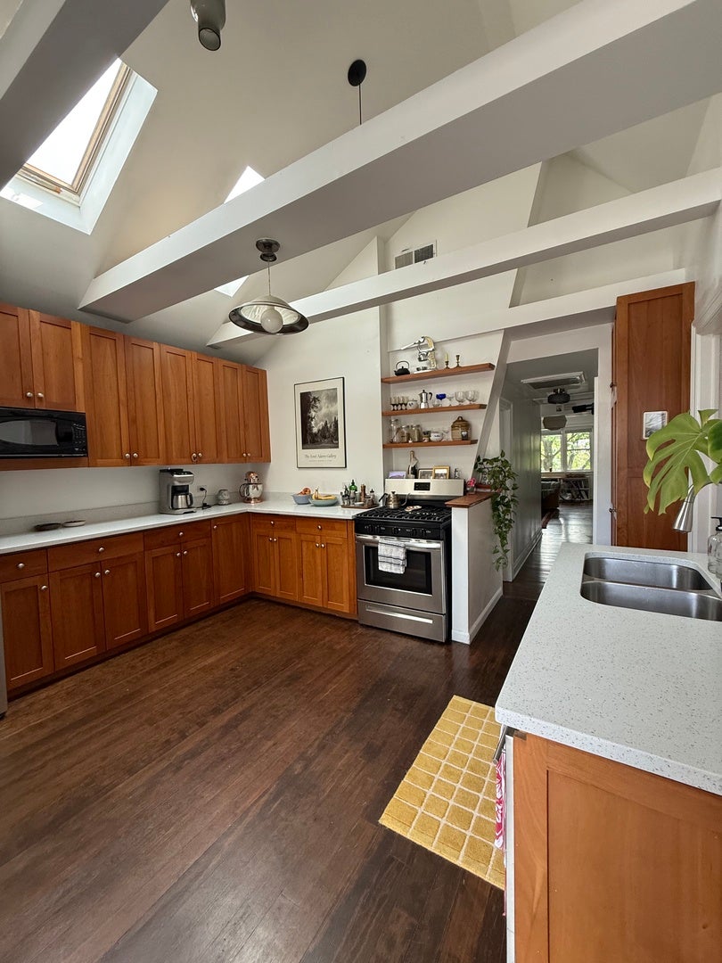 1928 W Barry Avenue 2