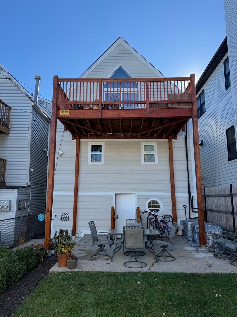1928 W Barry Avenue 2