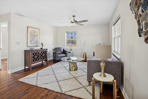 Tiny photo for 701 Willis Street, Glen Ellyn, IL 60137 (MLS # 12547222)