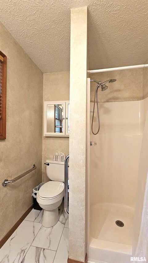 Tiny photo for 12196 LAGUNA Drive, Marion, IL 62959 (MLS # EB459507)