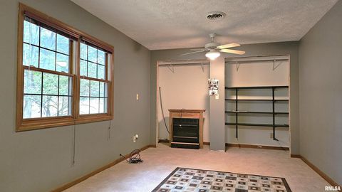 Tiny photo for 12196 LAGUNA Drive, Marion, IL 62959 (MLS # EB459507)