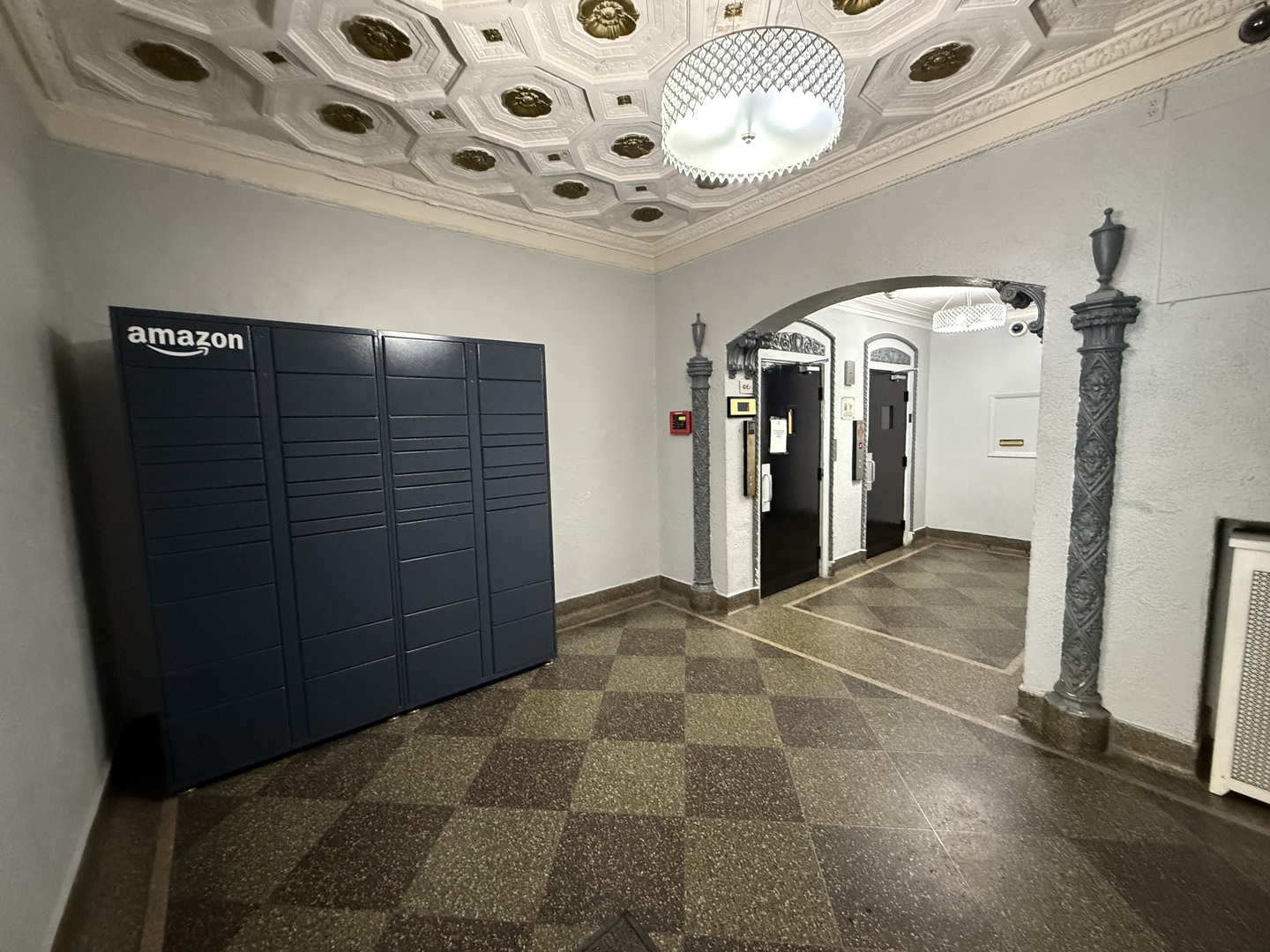 6930 N Greenview Avenue 404