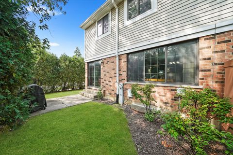 Tiny photo for 2571 Essex Drive, Northbrook, IL 60062 (MLS # 12479097)