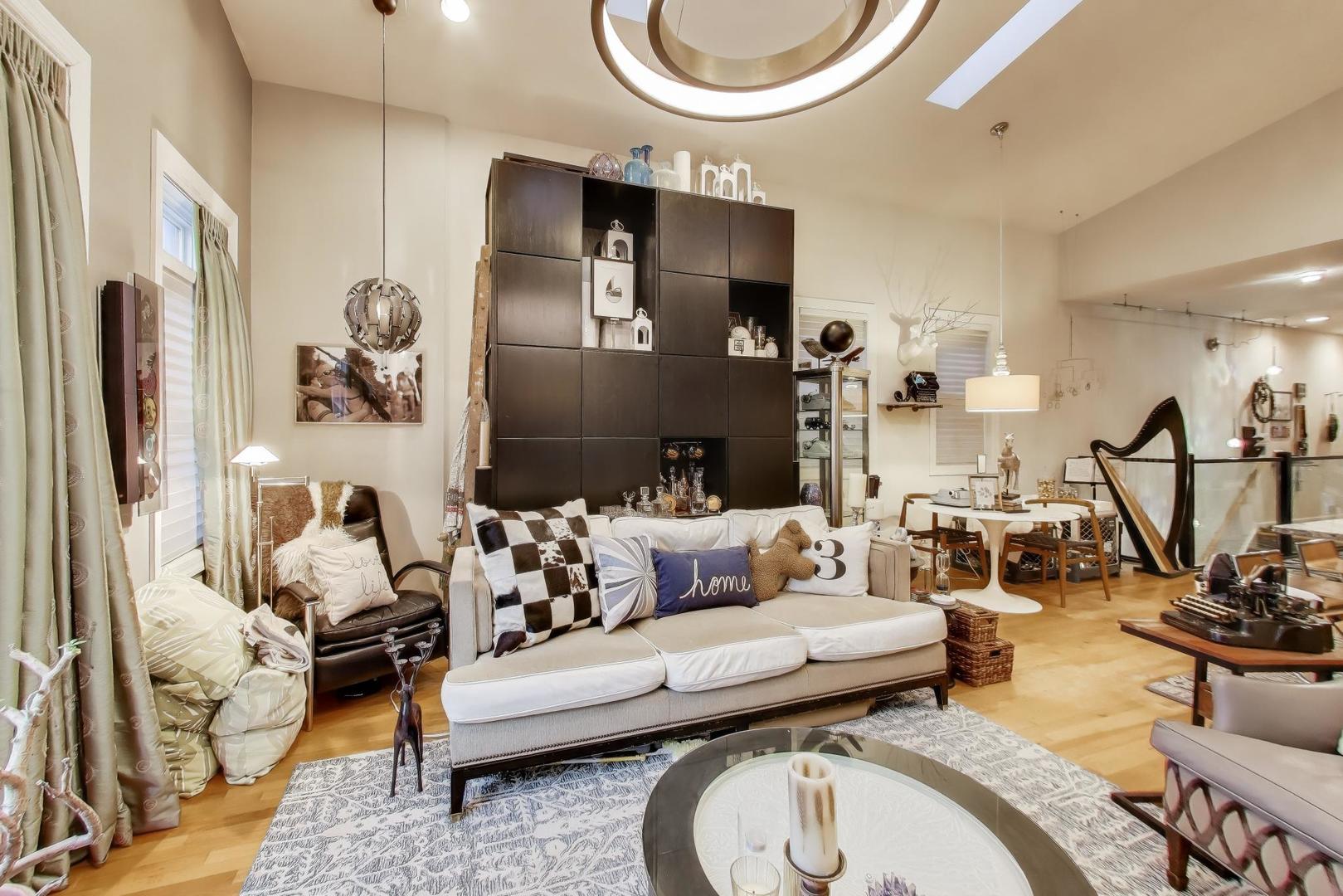 3015 N Damen Avenue 3