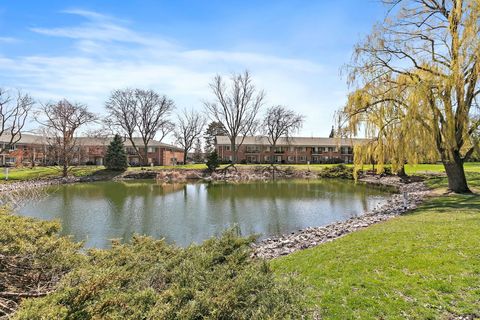 Tiny photo for 2415 S Goebbert Road #105, Arlington Heights, IL 60005 (MLS # 12606817)