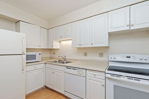 Tiny photo for 2415 S Goebbert Road #105, Arlington Heights, IL 60005 (MLS # 12606817)