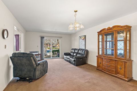 Tiny photo for 2415 S Goebbert Road #105, Arlington Heights, IL 60005 (MLS # 12606817)