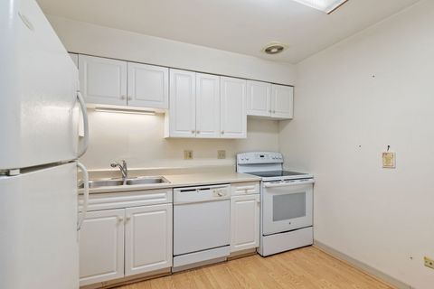 Tiny photo for 2415 S Goebbert Road #105, Arlington Heights, IL 60005 (MLS # 12606817)