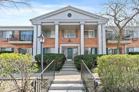 Photo of 2415 S Goebbert Road #105, Arlington Heights, IL 60005 (MLS # 12606817)