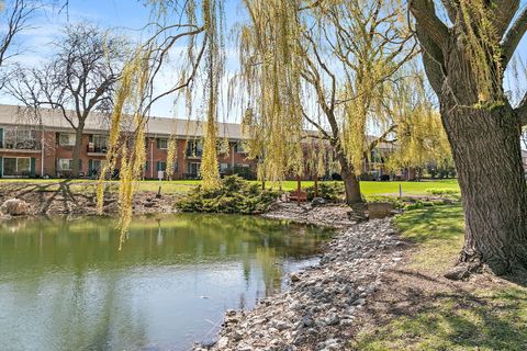 Tiny photo for 2415 S Goebbert Road #105, Arlington Heights, IL 60005 (MLS # 12606817)