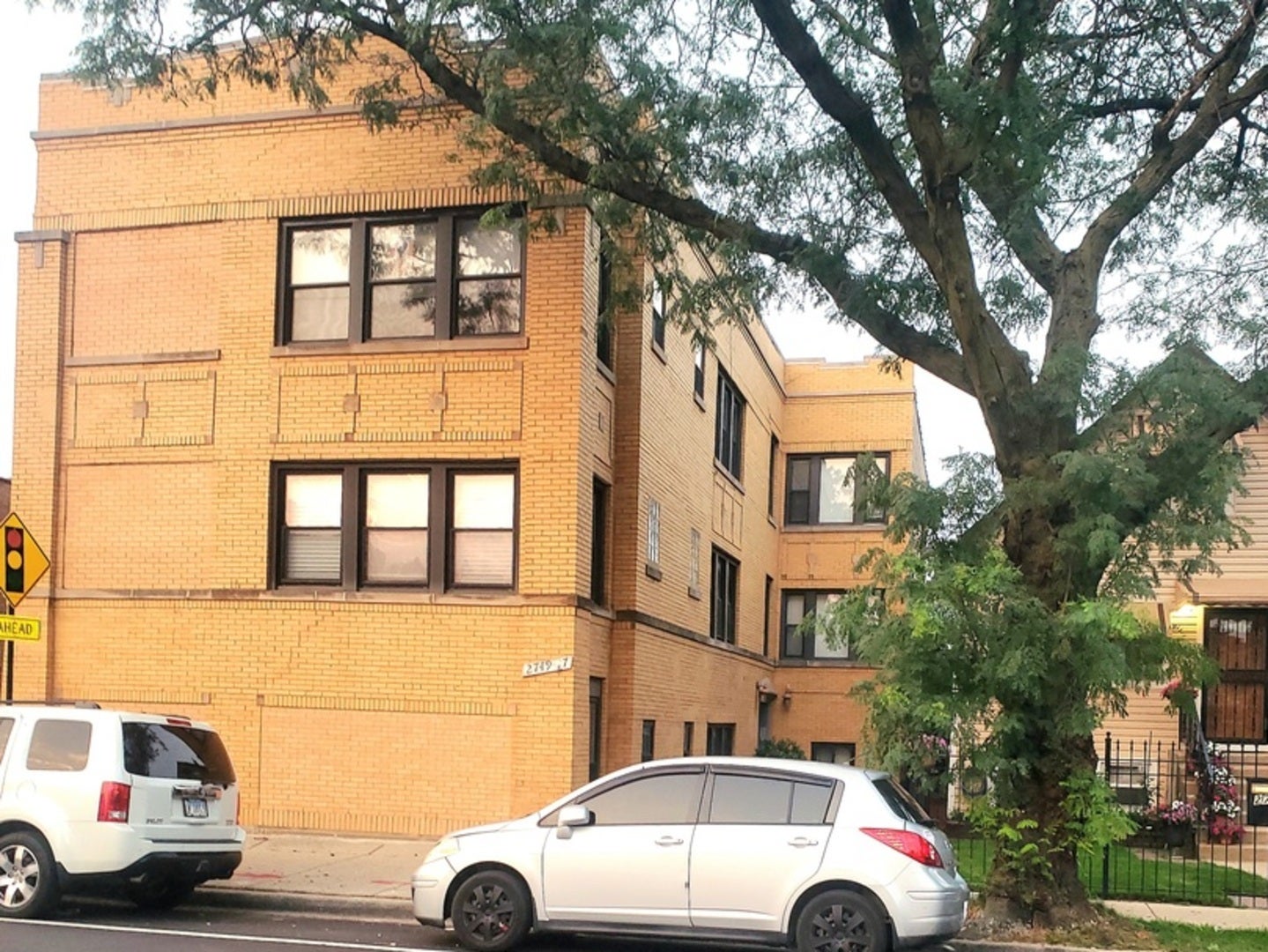 2747 N Oak Park Avenue