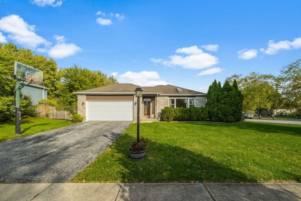 Photo for 20027 S Jessica Lane, Frankfort, IL 60423 (MLS # 12502569)