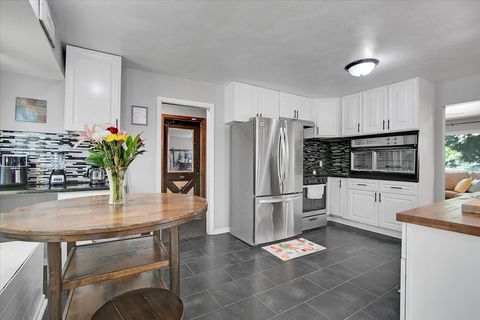 Tiny photo for 1708 Montague Road, Rockford, IL 61102 (MLS # 12483888)