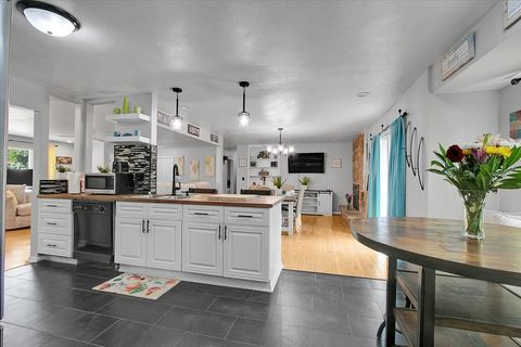 Tiny photo for 1708 Montague Road, Rockford, IL 61102 (MLS # 12483888)