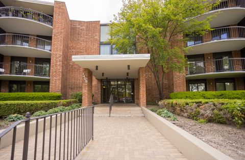 Photo of Arlington Heights, IL 60005 (MLS # 12652475)