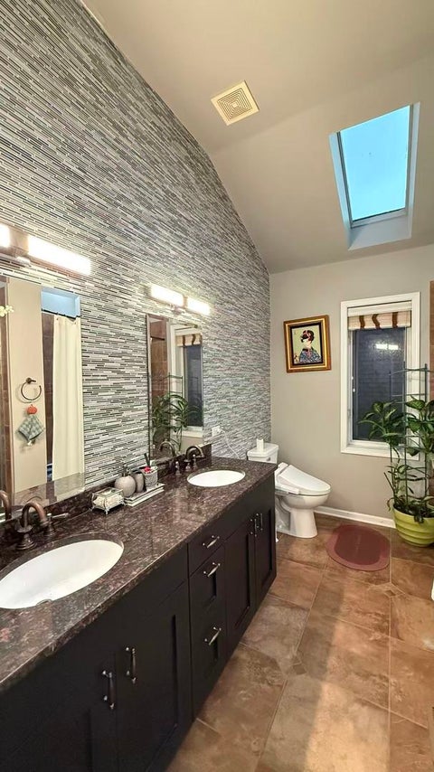 Tiny photo for 422 W 42nd Place, Chicago, IL 60609 (MLS # 12639633)