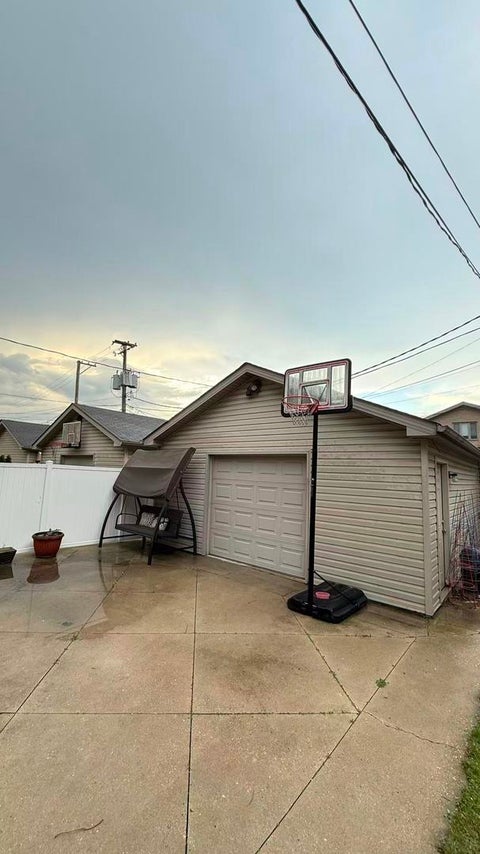 Tiny photo for 422 W 42nd Place, Chicago, IL 60609 (MLS # 12639633)