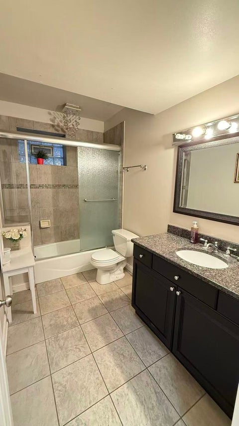 Tiny photo for 422 W 42nd Place, Chicago, IL 60609 (MLS # 12639633)