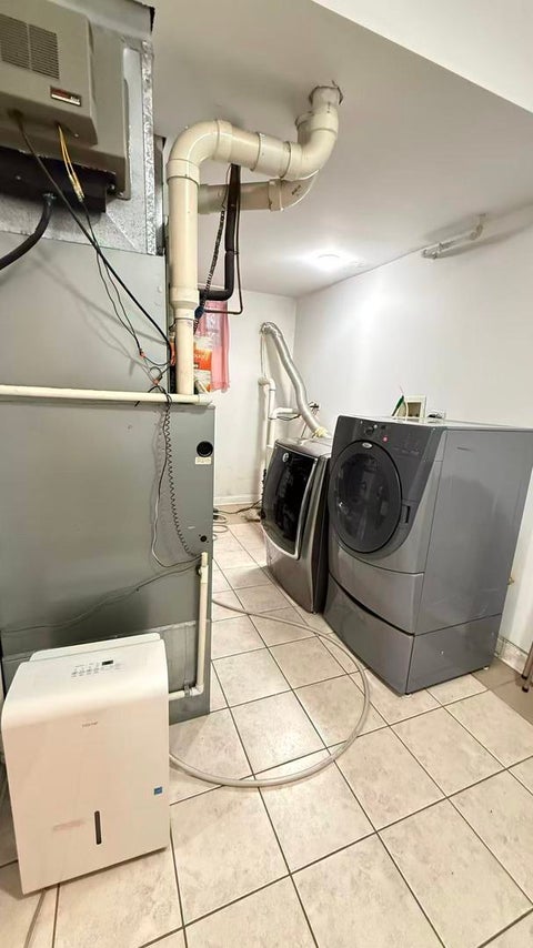 Tiny photo for 422 W 42nd Place, Chicago, IL 60609 (MLS # 12639633)