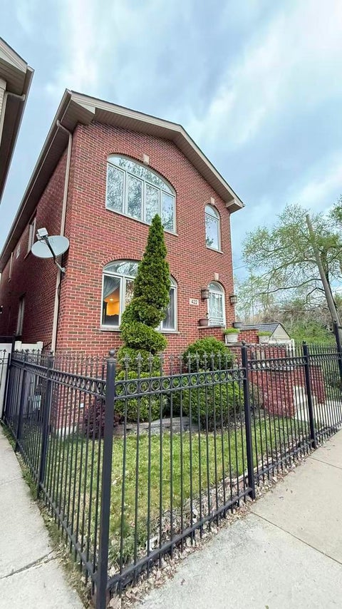 Tiny photo for 422 W 42nd Place, Chicago, IL 60609 (MLS # 12639633)