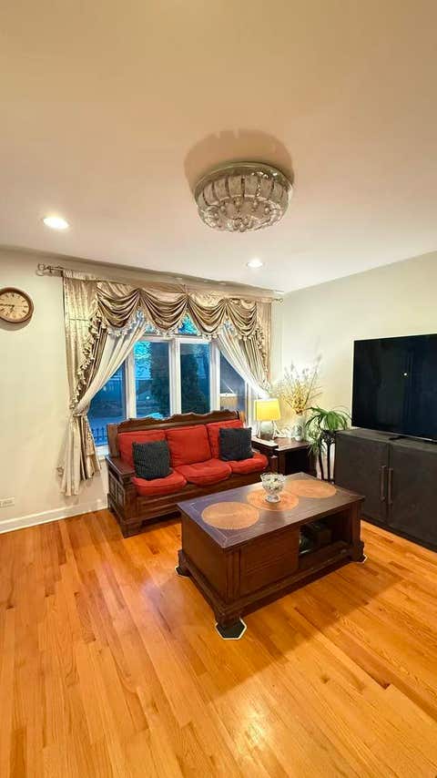 Tiny photo for 422 W 42nd Place, Chicago, IL 60609 (MLS # 12639633)