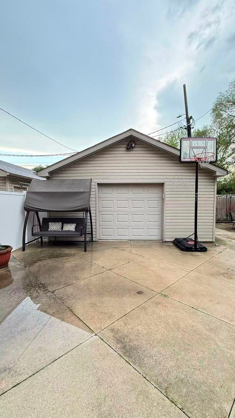 Tiny photo for 422 W 42nd Place, Chicago, IL 60609 (MLS # 12639633)