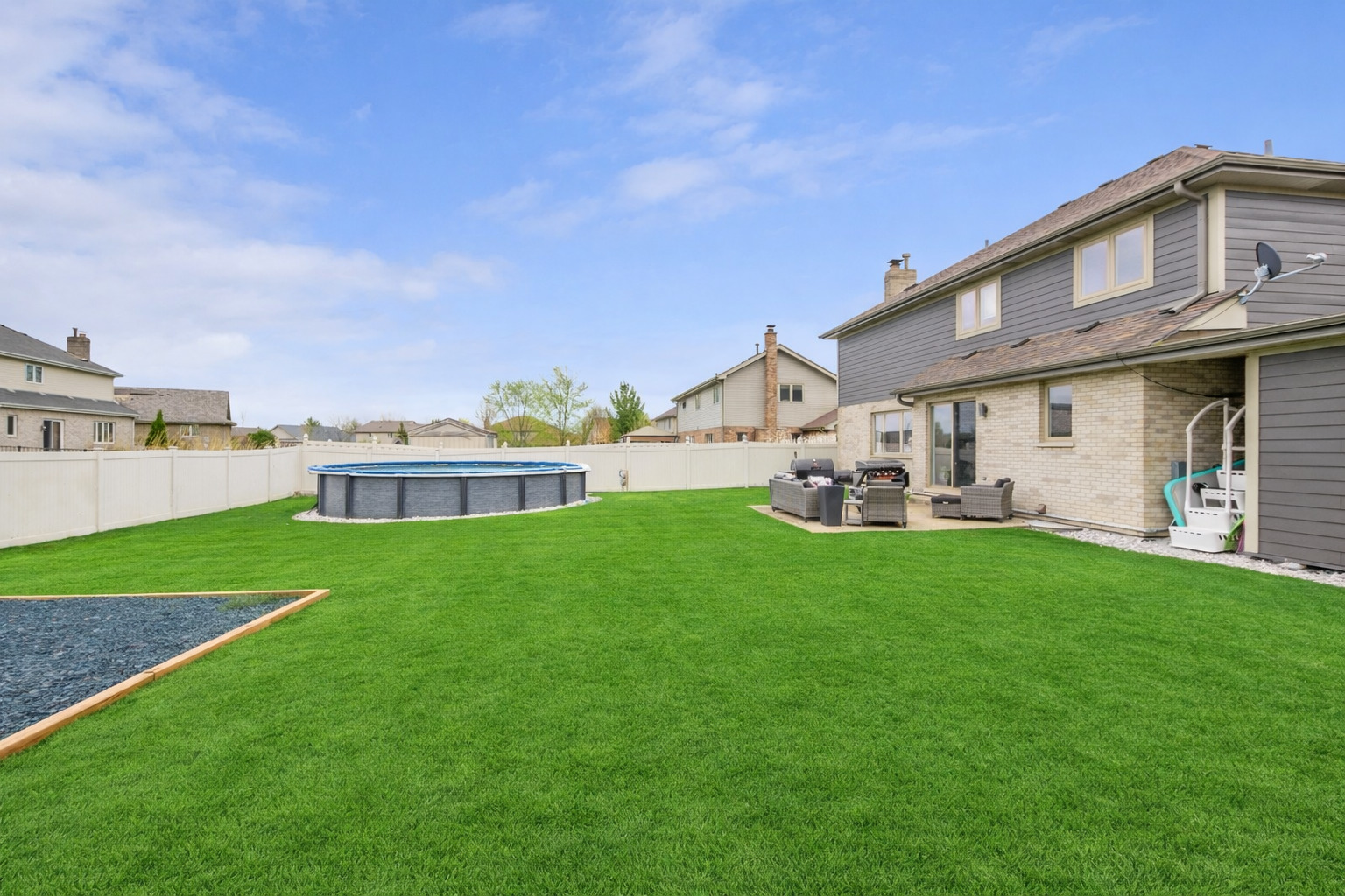 9018 Glenshire Street