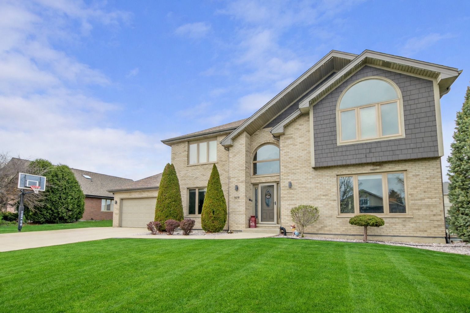 9018 Glenshire Street