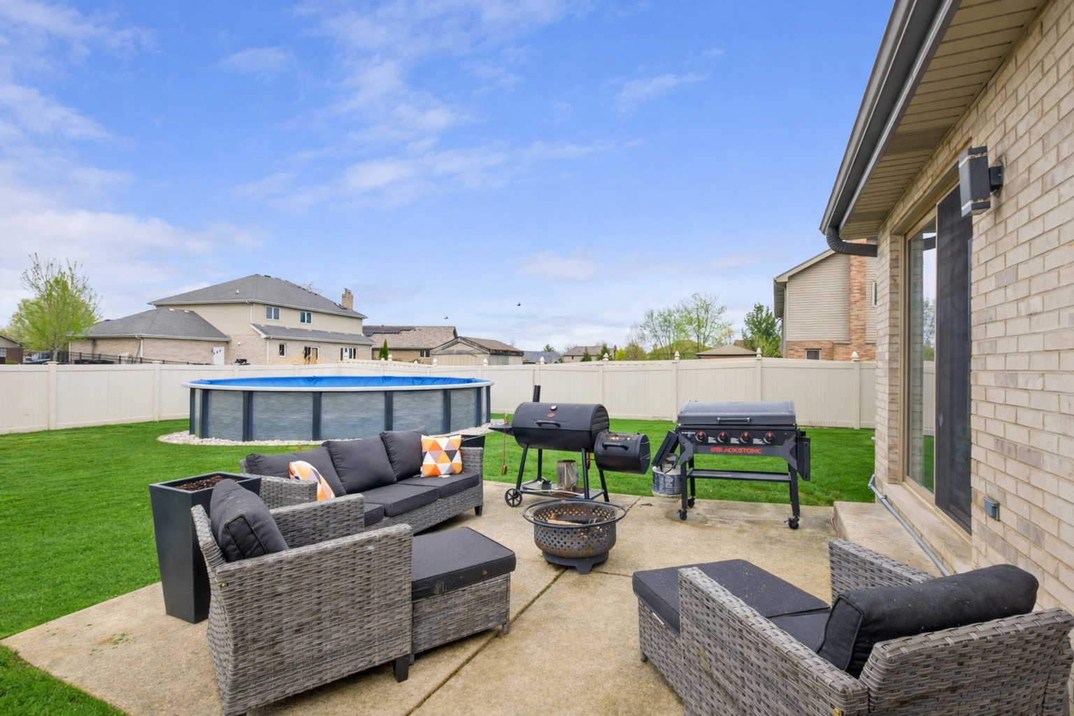 9018 Glenshire Street