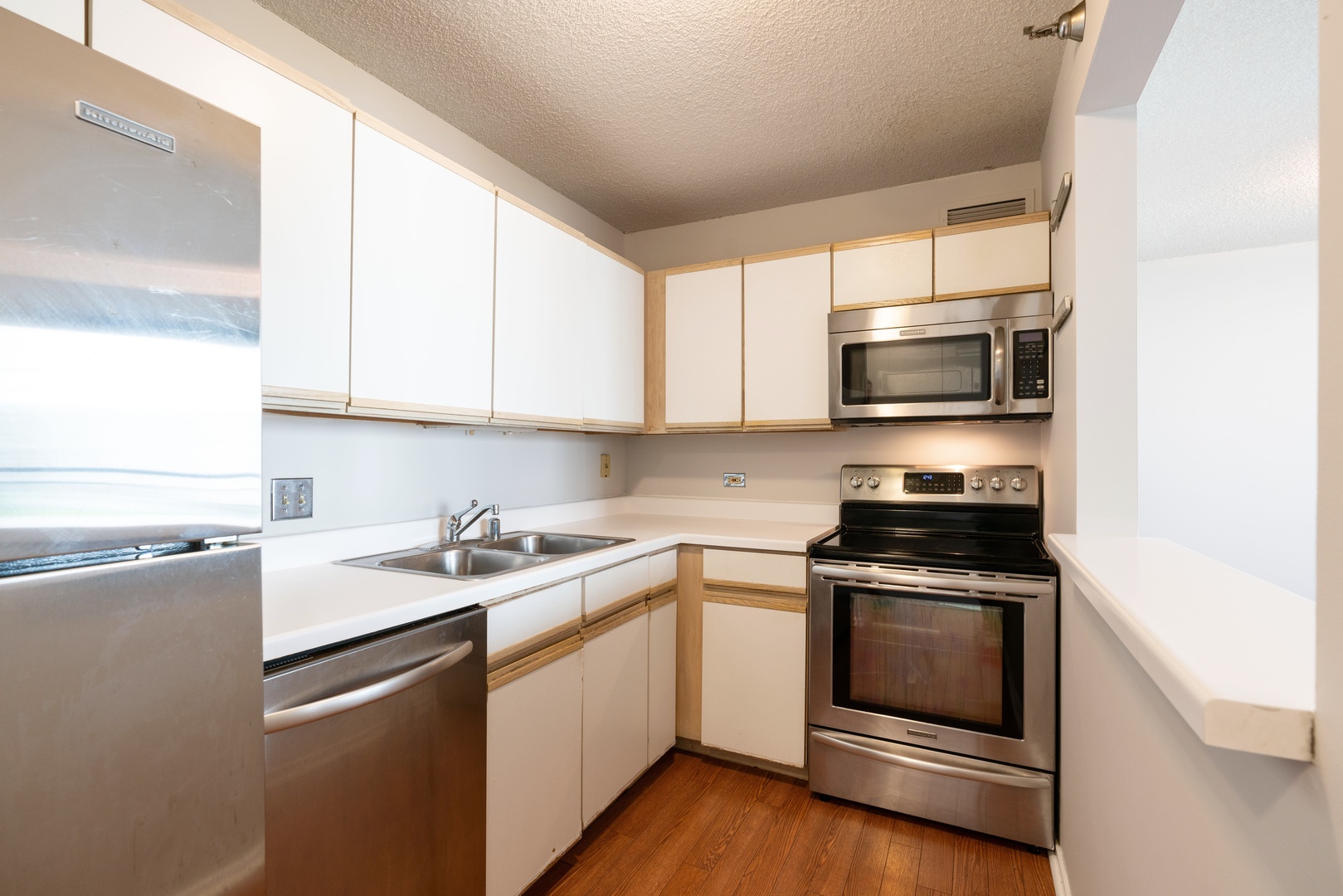 480 N Mcclurg Court 516