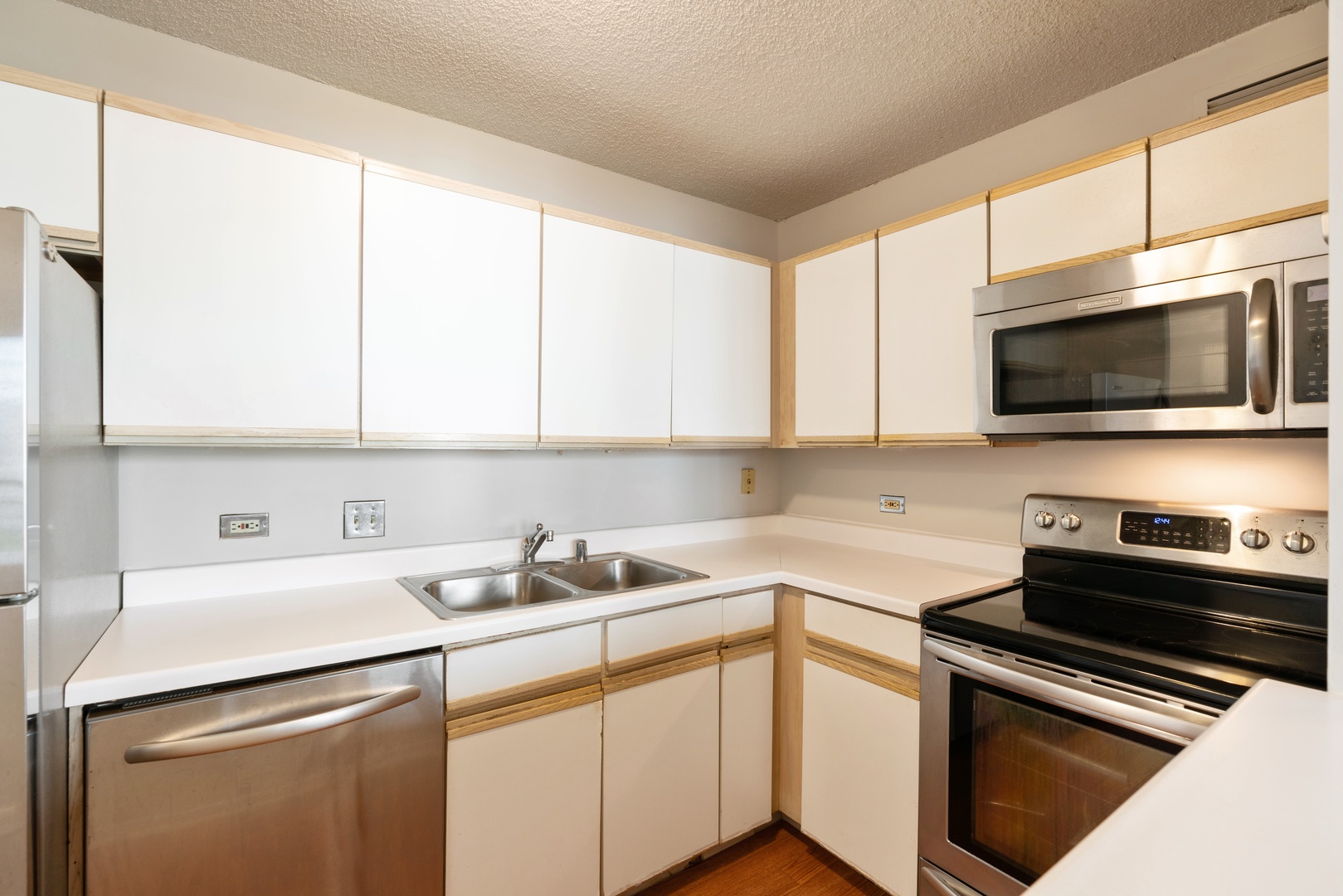 480 N Mcclurg Court 516