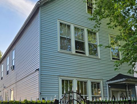 4850 S Honore Street Chicago IL 60609