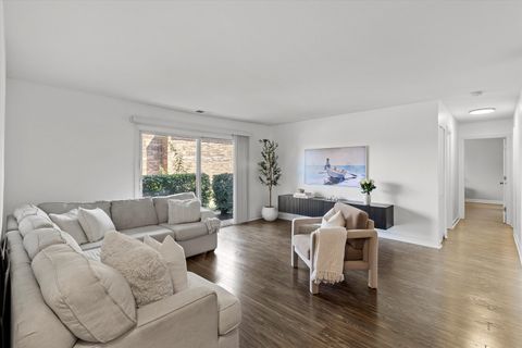 Tiny photo for 727 Killarney Court #1C, Schaumburg, IL 60193 (MLS # 12489680)