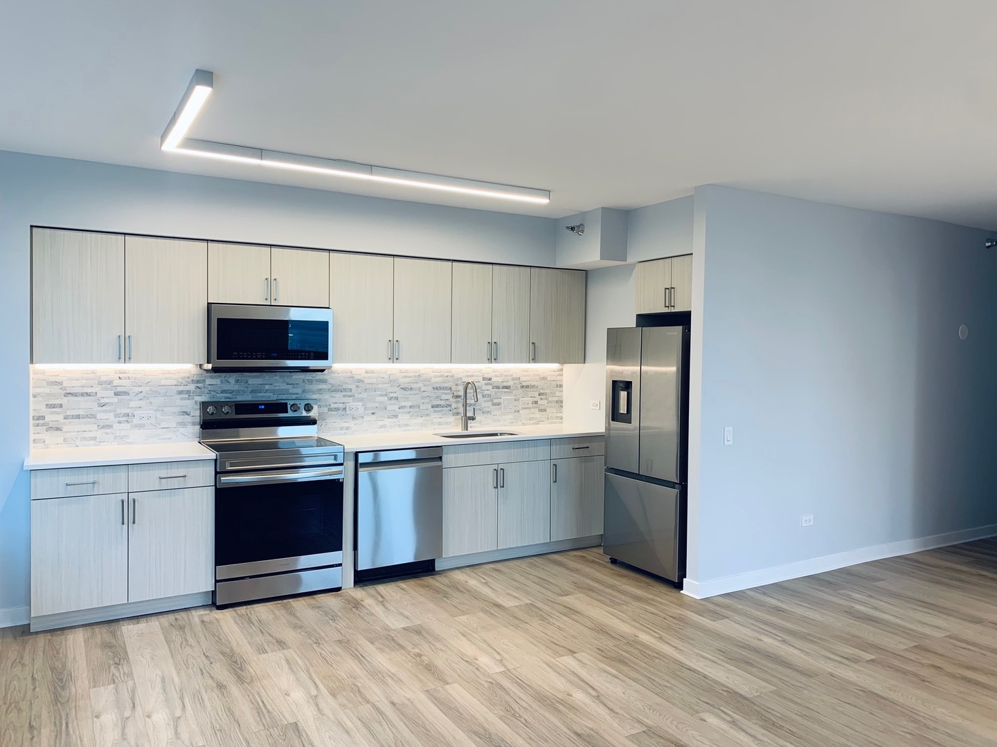 512 N McClurg Court 807