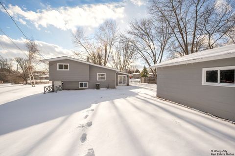 Tiny photo for 2208 Sprucewood Lane, Lindenhurst, IL 60046 (MLS # 12555397)
