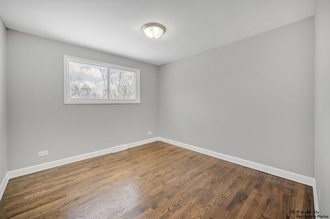 Tiny photo for 2208 Sprucewood Lane, Lindenhurst, IL 60046 (MLS # 12555397)