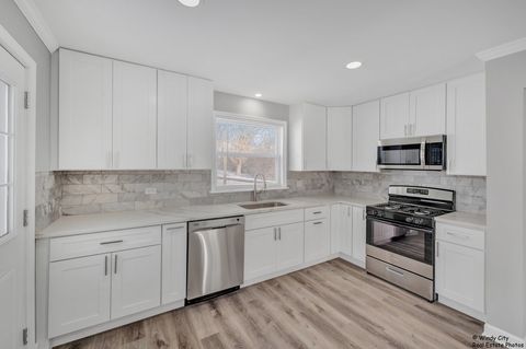 Tiny photo for 2208 Sprucewood Lane, Lindenhurst, IL 60046 (MLS # 12555397)