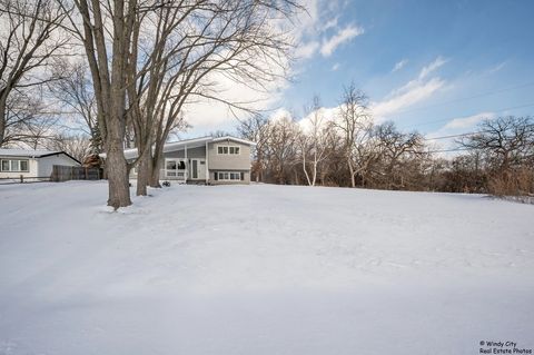 Tiny photo for 2208 Sprucewood Lane, Lindenhurst, IL 60046 (MLS # 12555397)