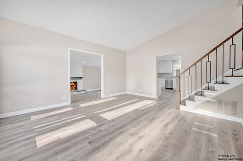 Tiny photo for 2208 Sprucewood Lane, Lindenhurst, IL 60046 (MLS # 12555397)