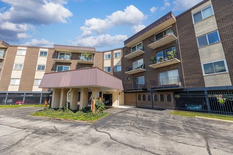 Tiny photo for 9820 S Pulaski Road #213, Oak Lawn, IL 60453 (MLS # 12488784)