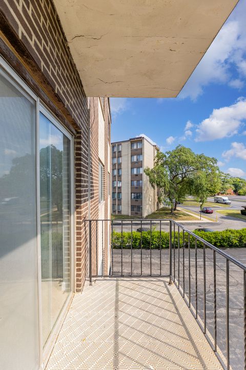 Tiny photo for 9820 S Pulaski Road #213, Oak Lawn, IL 60453 (MLS # 12488784)