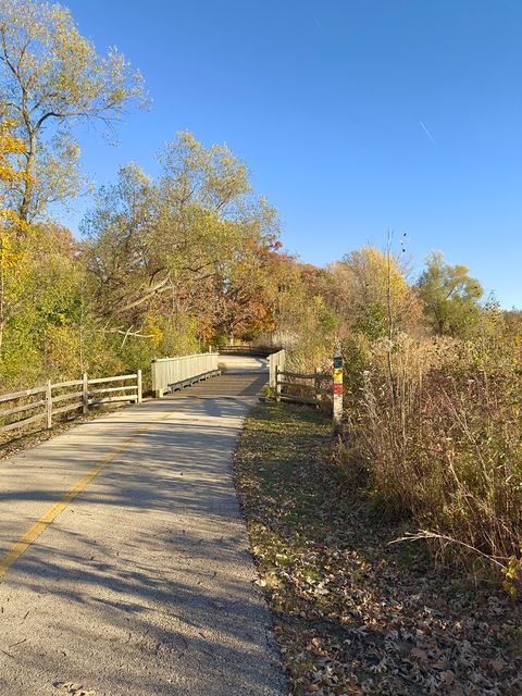 Tiny photo for 1911 Hazelwood Drive, Lindenhurst, IL 60046 (MLS # 12684072)