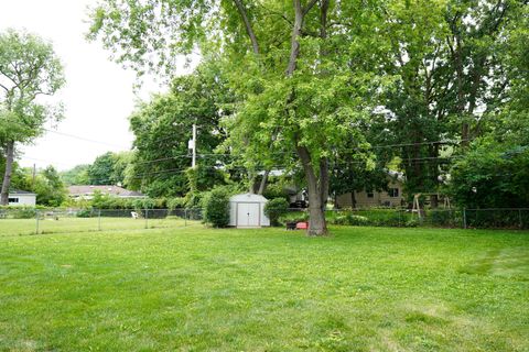 Tiny photo for 1911 Hazelwood Drive, Lindenhurst, IL 60046 (MLS # 12684072)