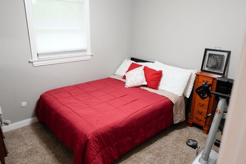 Tiny photo for 1911 Hazelwood Drive, Lindenhurst, IL 60046 (MLS # 12684072)