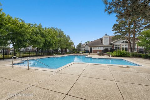Tiny photo for 77 Kensington Circle #301, Wheaton, IL 60189 (MLS # 12524361)