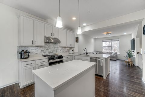 Tiny photo for 3S528 Cambridge Court, Warrenville, IL 60555 (MLS # 12592648)